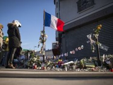 Francia empieza a enterrar a las víctimas de los atentados
