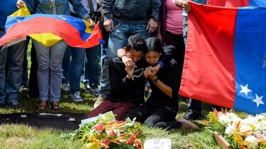 Entierran al piloto rebelde Óscar Pérez en Caracas
