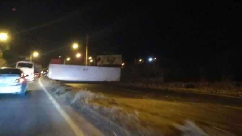 Remueven camión accidentado en la vía Centenario