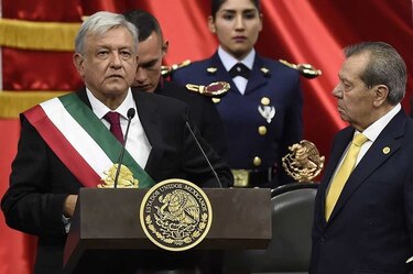 López Obrador asume la presidencia de México