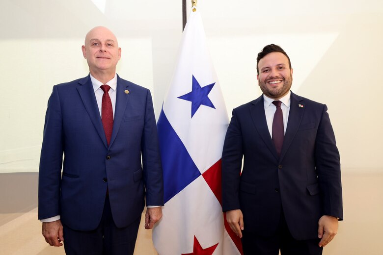 La cancillería paga por el traslado de los diplomáticos entrantes y salientes; este es el costo de algunos pasajes