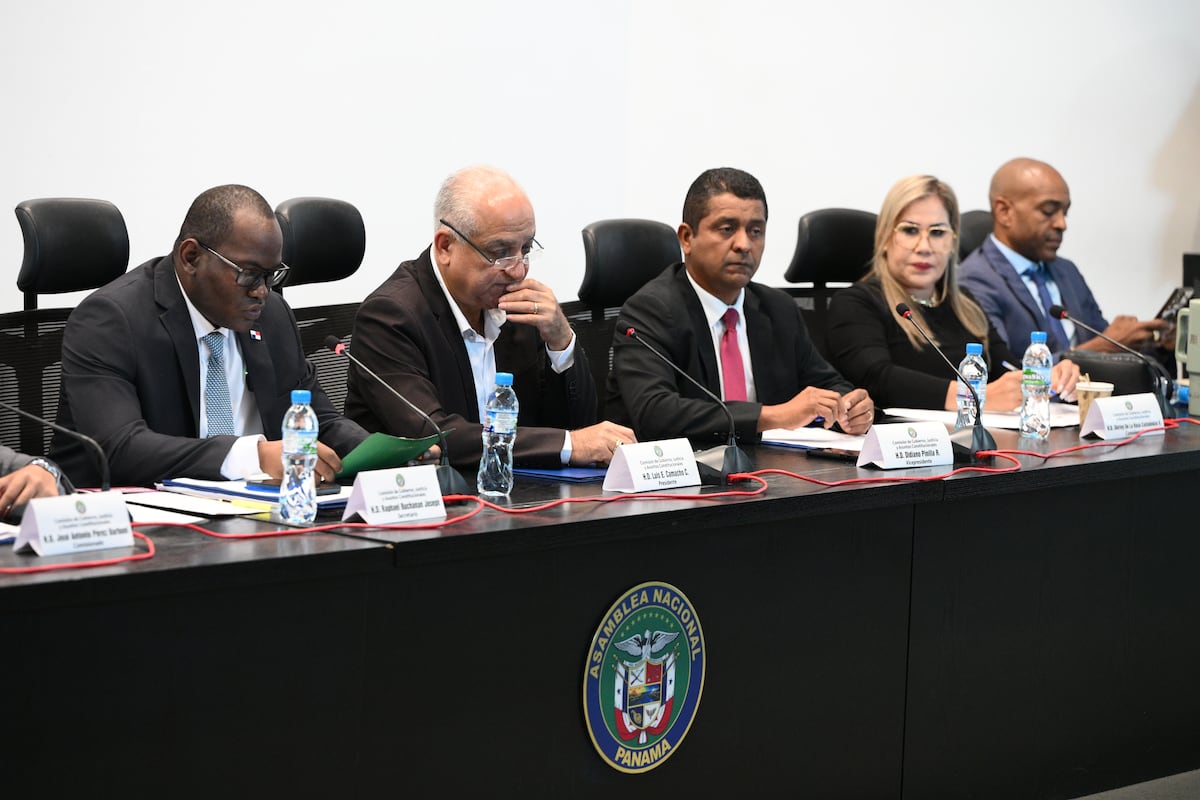 Diputados archivan proyecto que recortaba servicio de escolta vitalicio a expresidentes