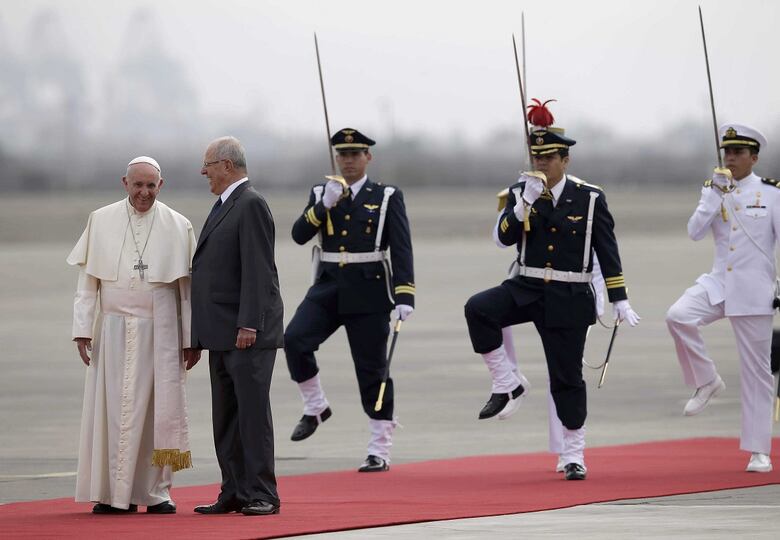 El papa Francisco llega a Lima tras visitar Chile