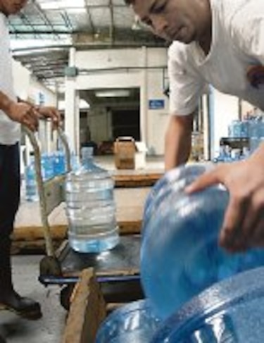 Cuestionan calidad de aguas en botella