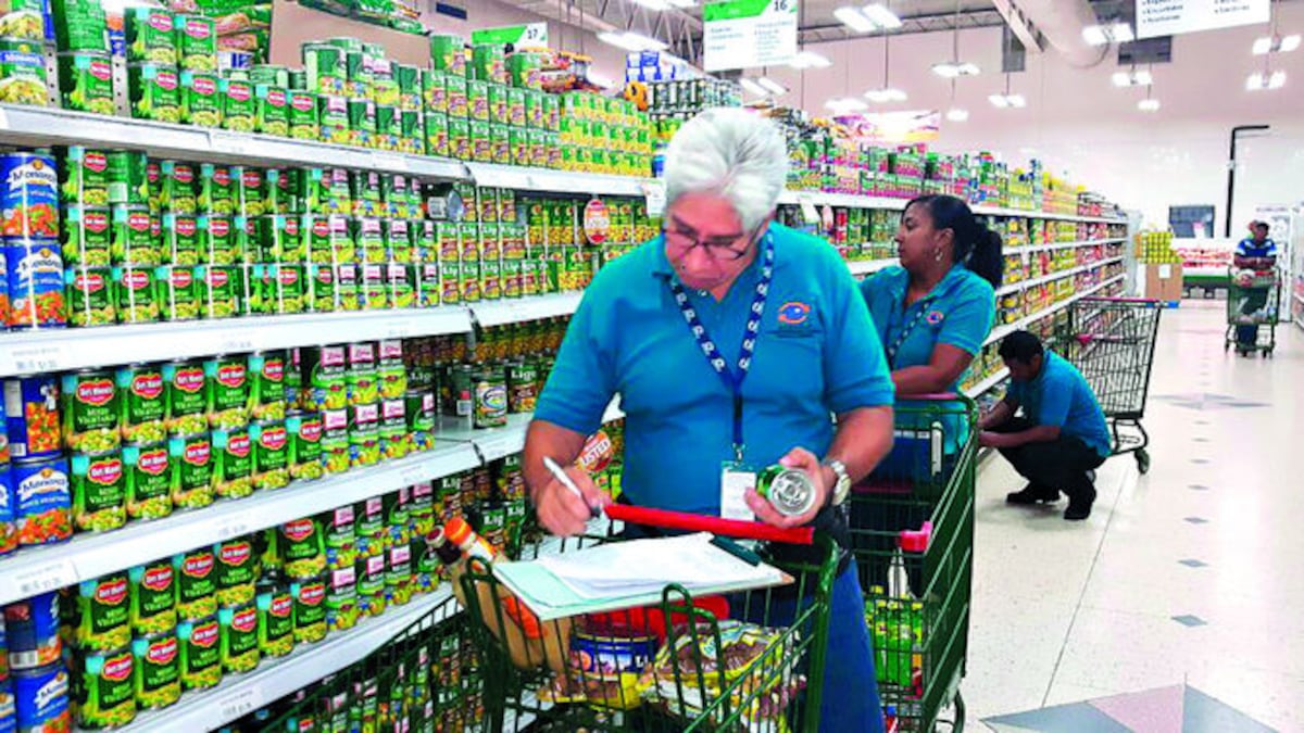 En el operativo participaron unos 40 funcionarios de la Acodeco. Cortesía de Acodeco