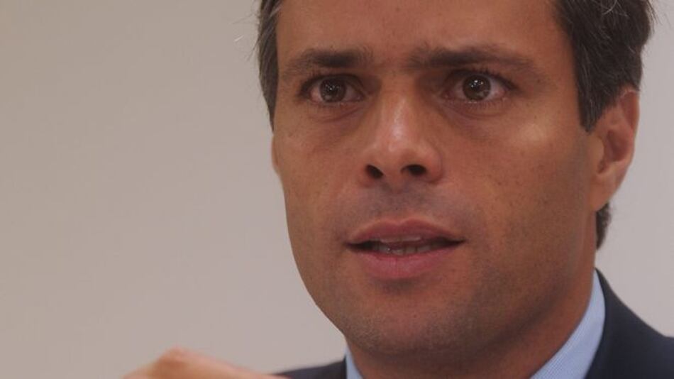 Leopoldo López cumple 18 meses en prisión; su partido le rinde homenaje