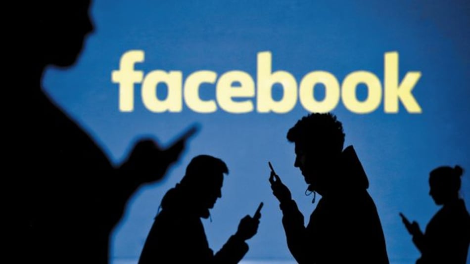 Facebook admite que rastrea ubicación de todos sus usuarios, todo el tiempo