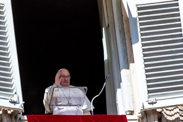El papa Francisco pide decisiones valientes para proteger el medio ambiente ante fenómenos extremos