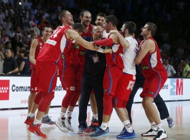 Serbia jugará la final ante EU tras vencer a Francia