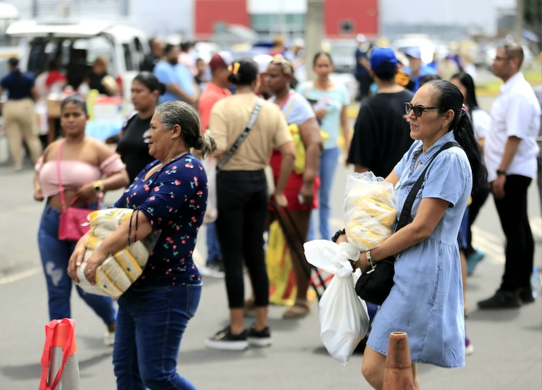 Sigue la venta de arroz en la arena Roberto Durán, más de 182 mil libras se han vendido