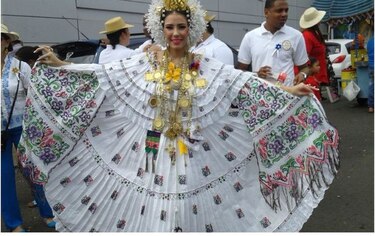 Santeños residentes en La Chorrera celebran el 10 de noviembre