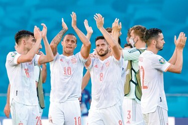 España golea y se mete en octavos de final junto a Ucrania