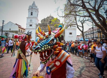 Diversas delegaciones presentes en el Festival de Diablos en el Casco Antiguo