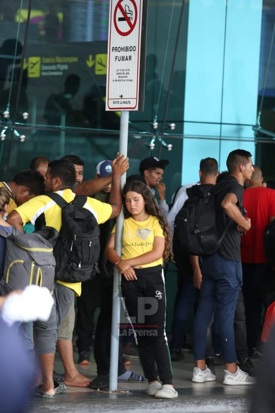Migrantes venezolanos llegan al aeropuerto de Tocumen; piden apoyo para salir de Panamá