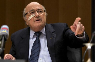 Reacciones tras la suspensión de Joseph Blatter y Michel Platini