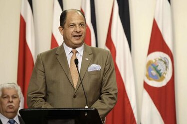 Luis Guillermo Solís jura como nuevo presidente de Costa Rica