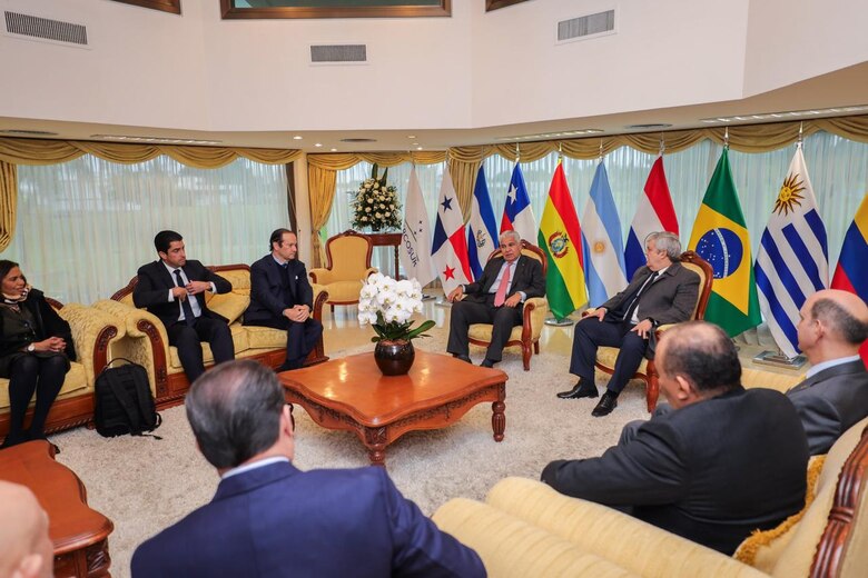 Mulino asiste como invitado especial a la cumbre del Mercosur en Paraguay