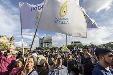 Diputados de partido oficial de Guatemala quedan como independientes por fallo de la corte