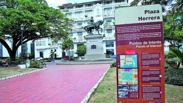Plazas históricas, sin memorias