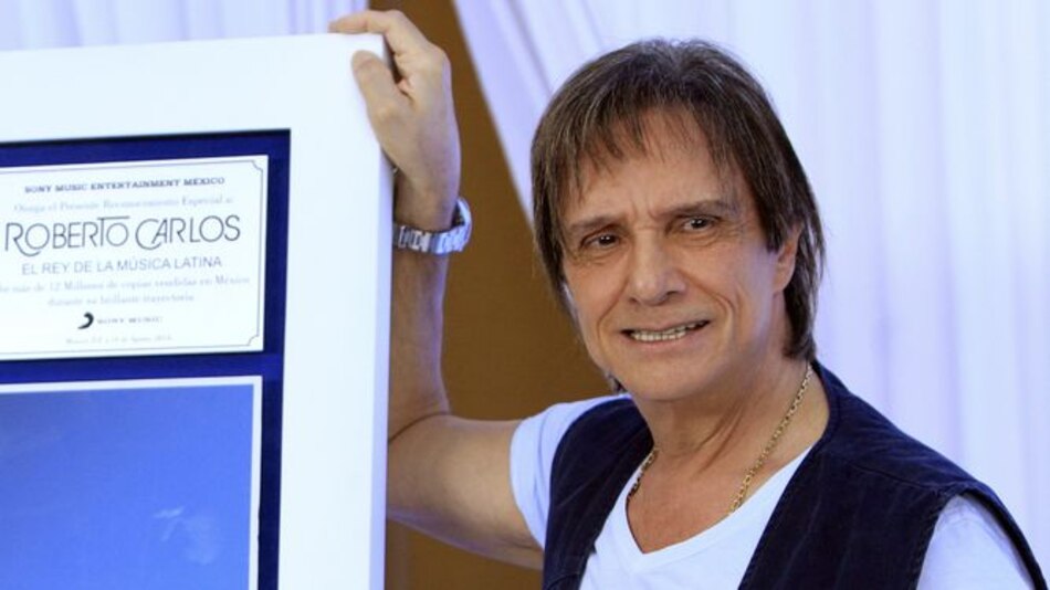 Alejandro Sanz, Carlos Vives y Romeo Santos rendirán tributo a Roberto Carlos