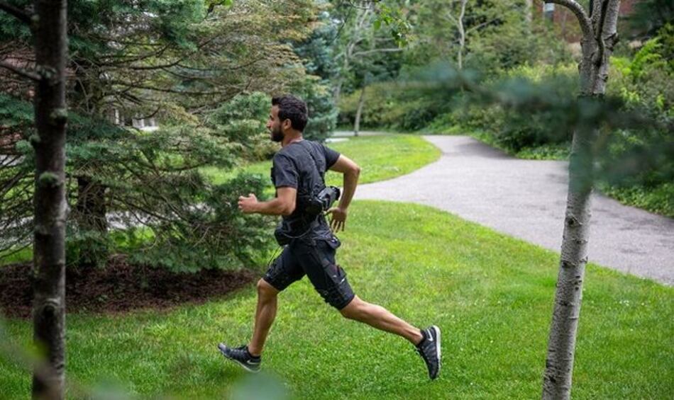 Presentan pantalones robóticos que ayudan a caminar y correr