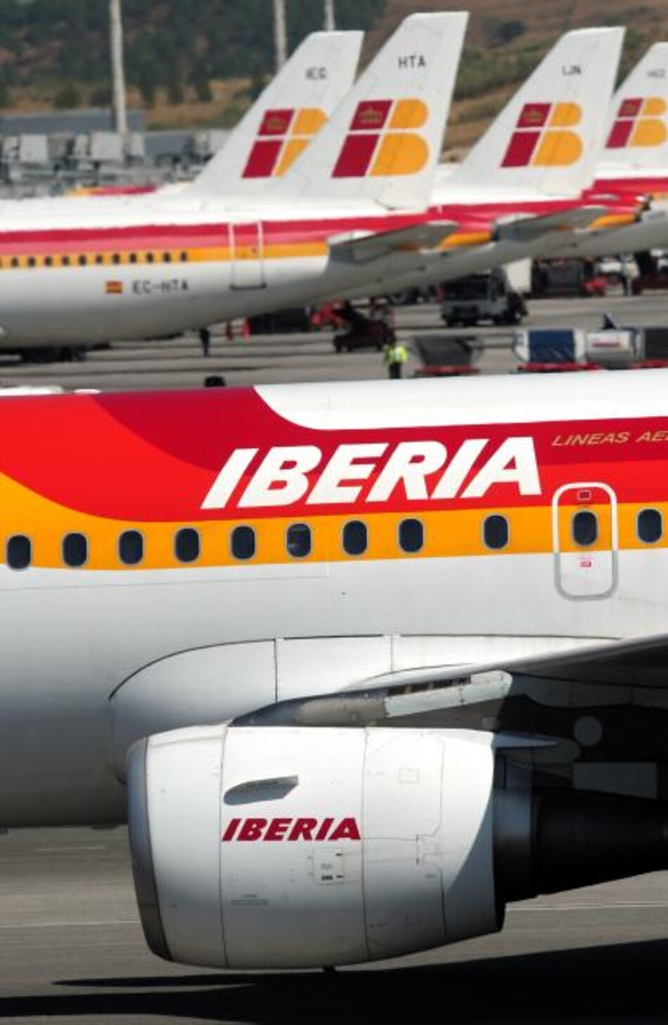 Iberia plantea 3 mil 807 despidos y pide a sindicatos que no convoquen huelgas