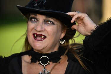 Fans de ‘Drácula’ baten récords de vampiros en el Reino Unido