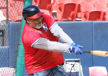 Carlos Lee aporta su experiencia a Panamá rumbo al Clásico Mundial de Béisbol 2026