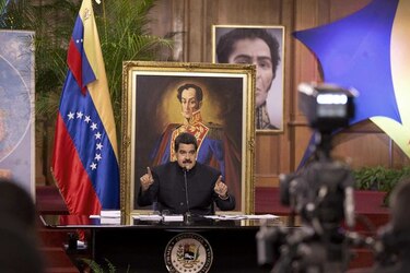 Maduro pide al papa Francisco ayuda contra 'amenaza militar' de Estados Unidos