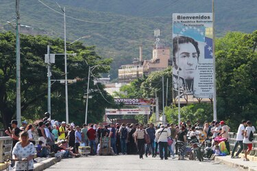 Más de 5,200 venezolanos viajaron a su país desde Colombia en la última semana