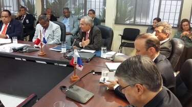 Aprueban traslados de partidas por $200 millones para financiar compra del Metro Bus