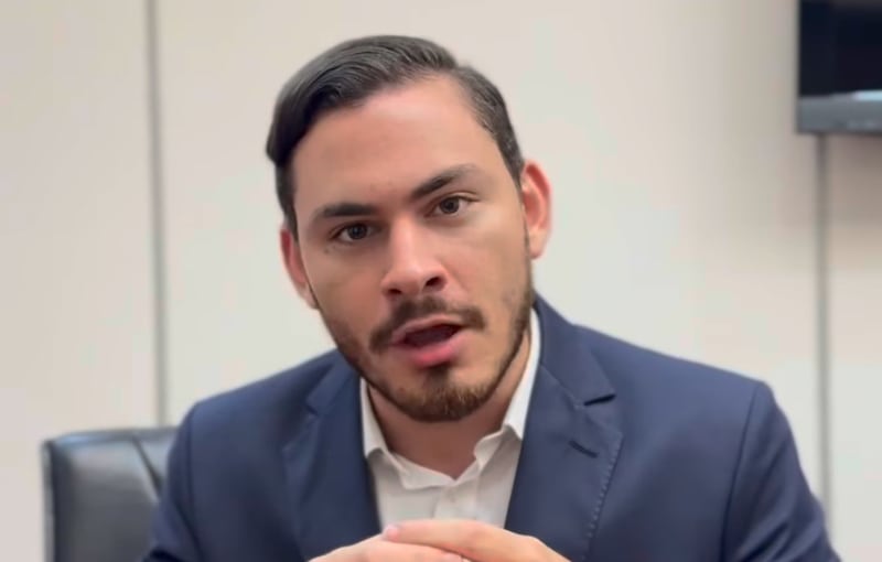 ‘Que explique a dónde fue el dinero’: Juan Diego Vásquez emplaza al contralor y lo acusa de sembrar dudas