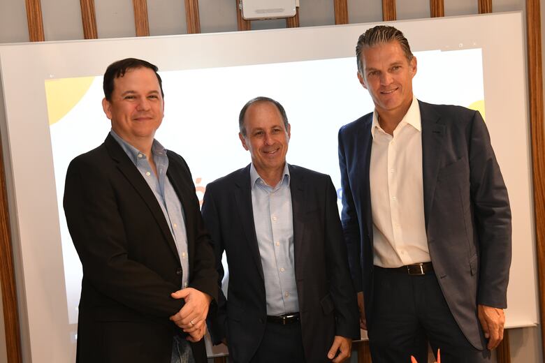 +Móvil y Banco General celebran alianza para mejorar la experiencia de sus clientes