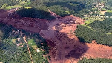 Al menos siete muertos por la ruptura de un dique en una mina en Brasil