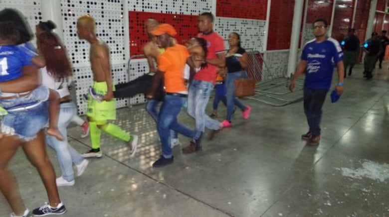 Guerra campal en el estadio Maracaná; se suspende semifinal entre Plaza-Árabe