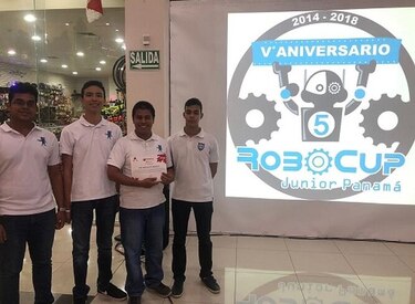 Estudiantes panameños parten rumbo a Sídney para participar en Torneo Mundial de Robocup