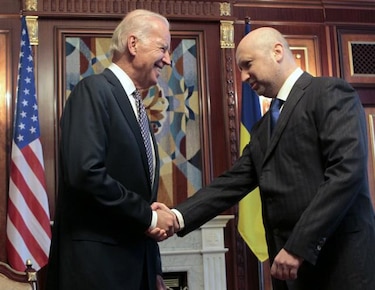 Joe Biden ofrece a Ucrania respaldo de Estados Unidos