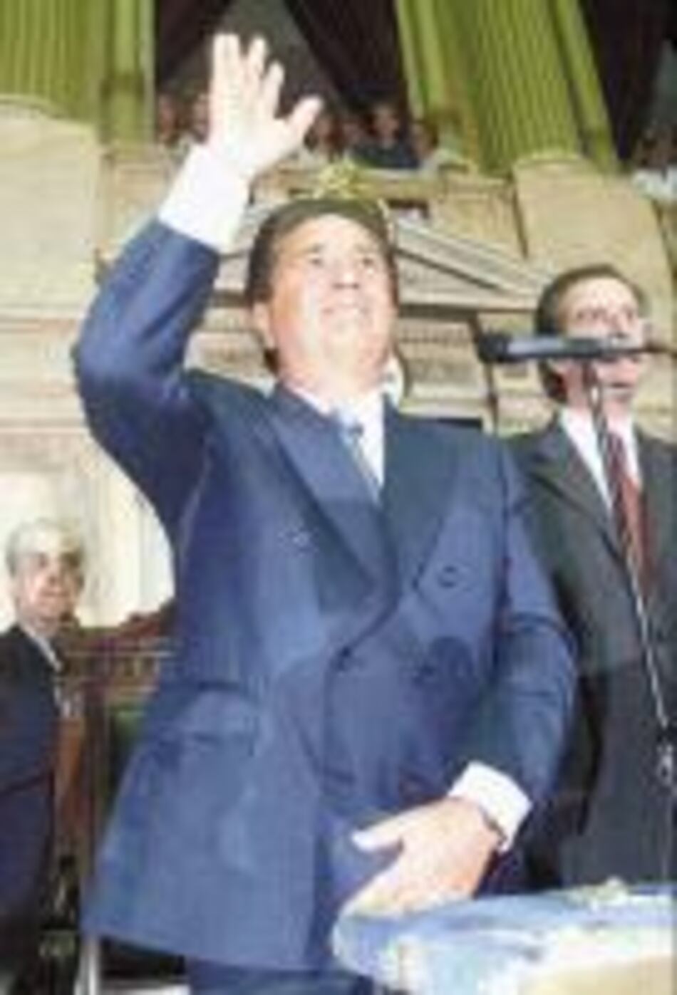 Peronista Duhalde, nuevo presidente de Argentina