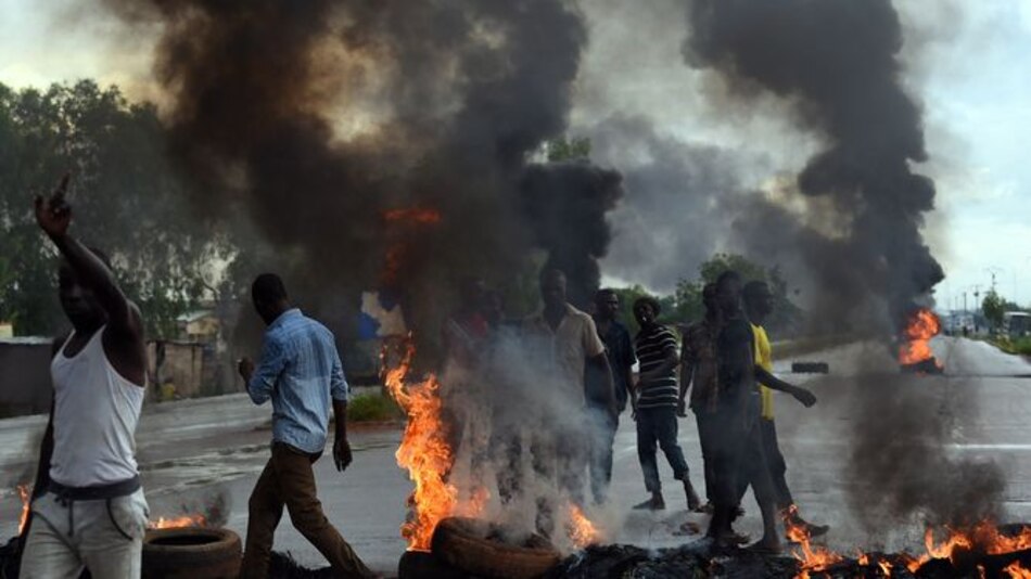 Disturbios en el hotel donde se negocia el fin de la crisis de Burkina Faso