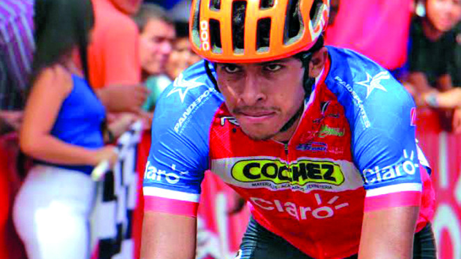 Yelko Marino Gómez se vistió de líder y ayer estuvo en lo más alto del podio.
