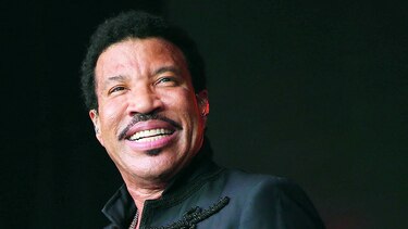 Wonder, Usher, Kravitz y Lovato honrarán a Richie