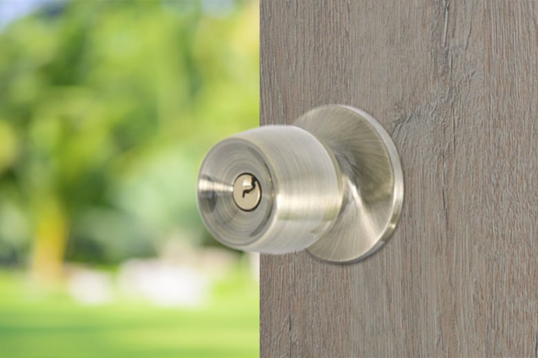 Cerraduras, maniguetas, manijas y bisagras en Tandor