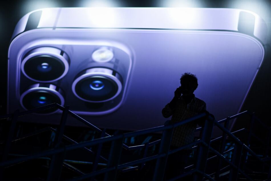 Imponen millonaria multa a Apple en Brasil por vender celulares sin cargador