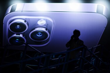 Imponen millonaria multa a Apple en Brasil por vender celulares sin cargador