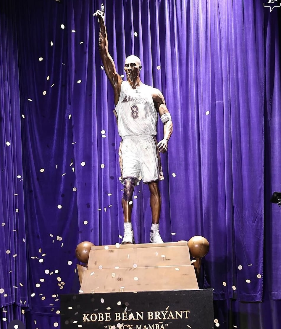 Los Lakers inauguran la estatua de Kobe Bryant