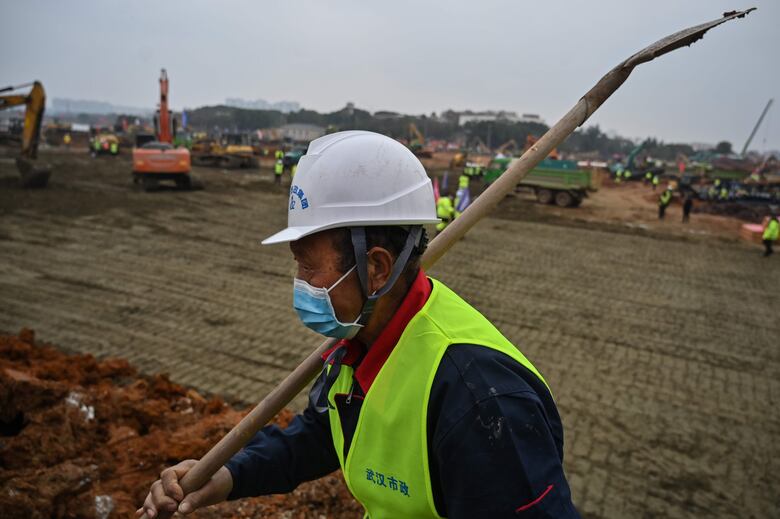 Carrera contrarreloj en Wuhan para construir un hospital en 10 días