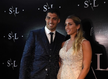 Luis Suárez renueva votos matrimoniales en Uruguay junto a astros del Barcelona