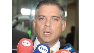 Adolfo Valderrama alega que la fiscalía lo investigó a pesar de tener fuero 
