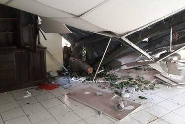 Árbol cae sobre residencia en Juan Díaz