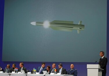 Misil llegado desde Rusia derribó al MH17; un centenar de personas identificado